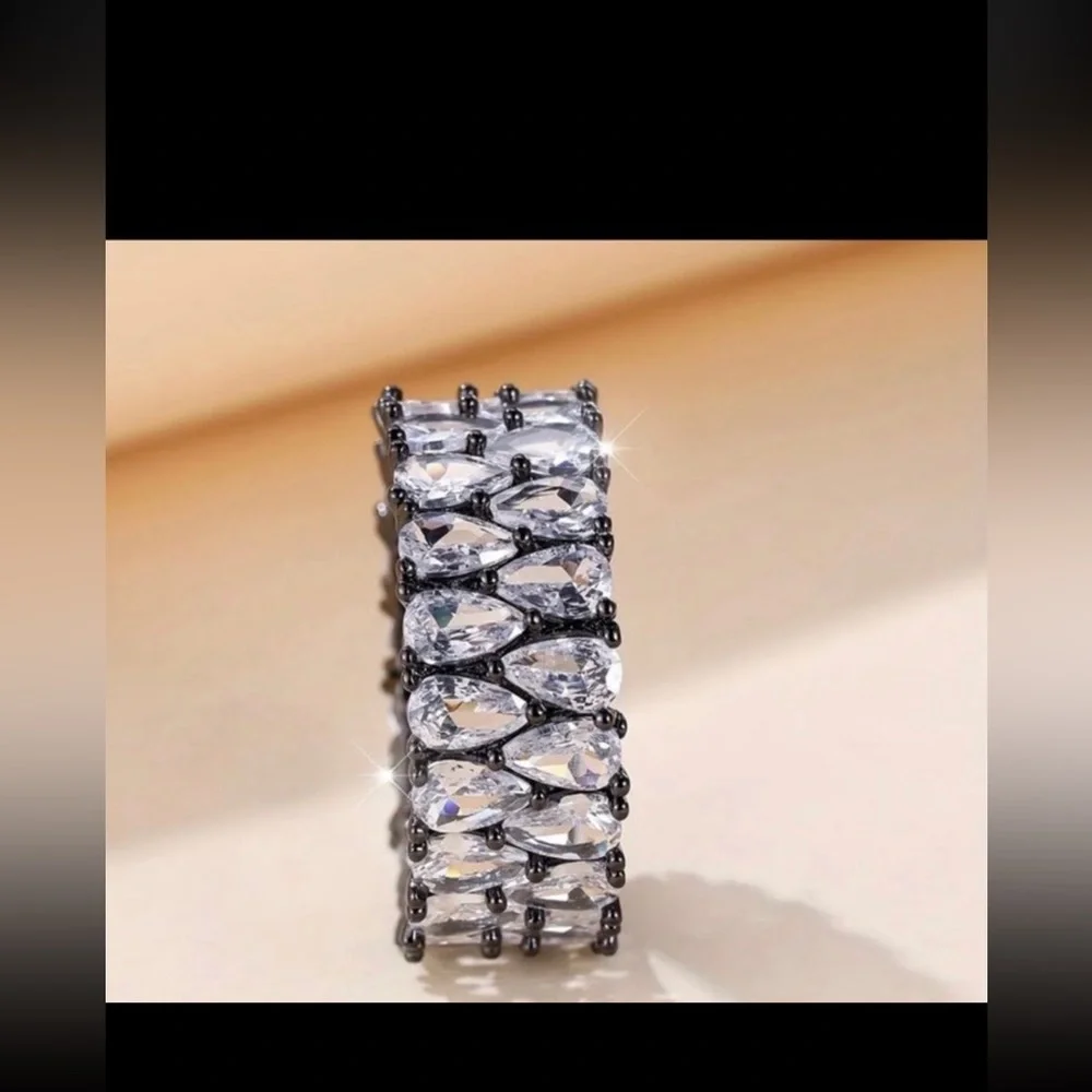 Hematite finish blue sapphire crystal ring size 8 HRTDB1